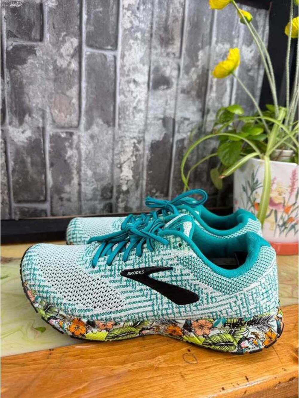 ๐บ๐ฅ LIMITED EDITION BROOKS REVEL 3 TROPICAL COLLECTION ๐ฅ๐ด - Picture 2 of 8